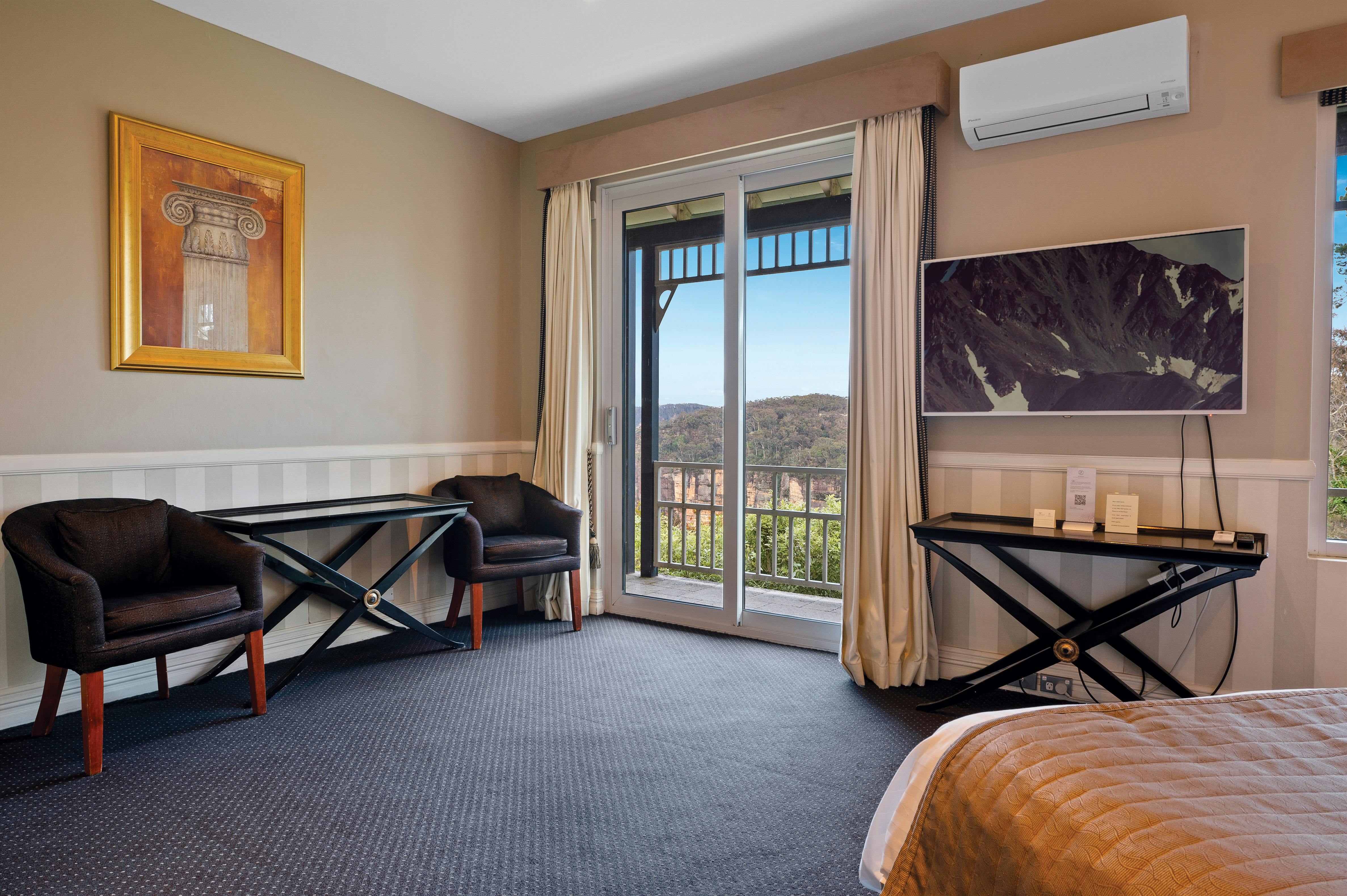 Cliff View Room Sitting - Katoomba Hotels